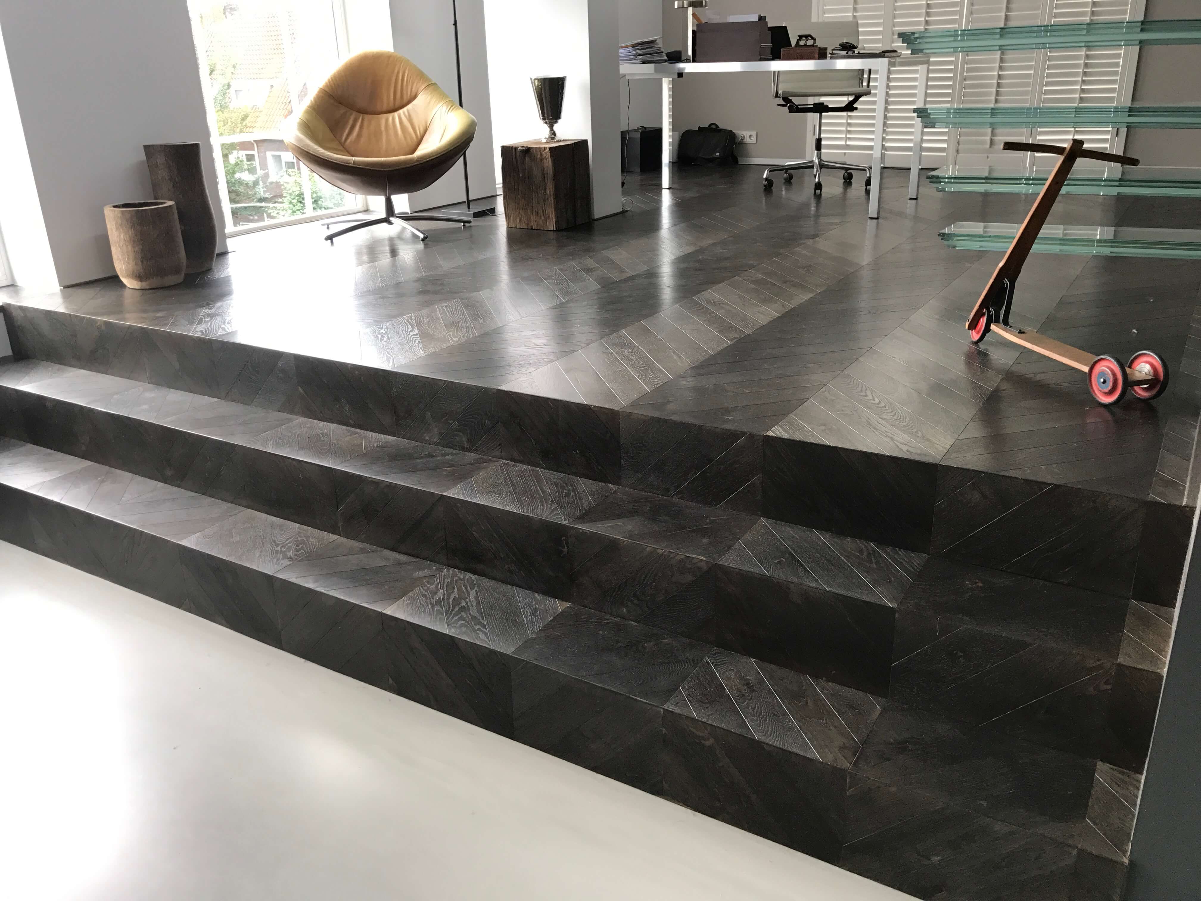 Verouderde Visgraat in ruime woning