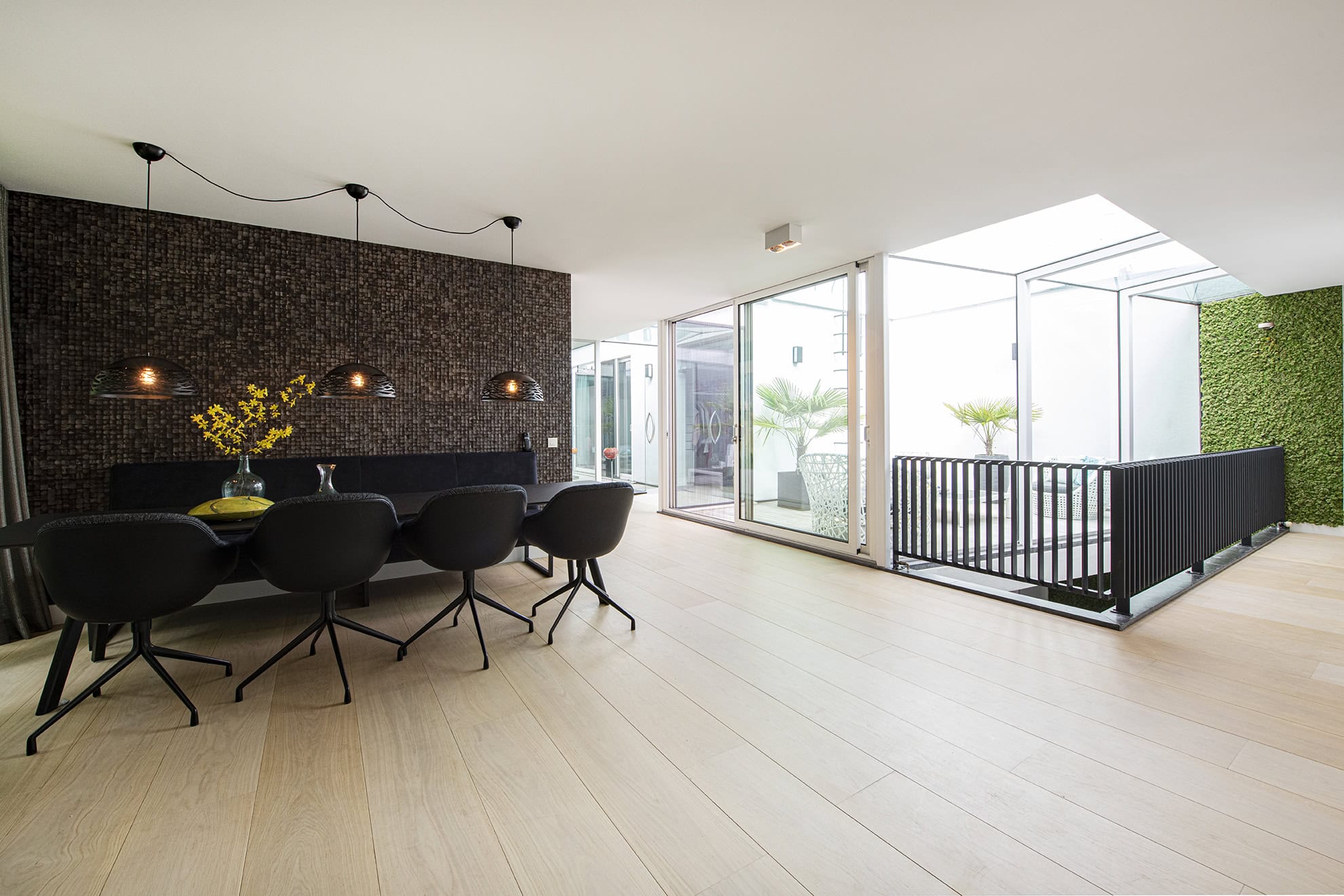 Extra brede eiken plankenvloer zónder noesten in moderne villa