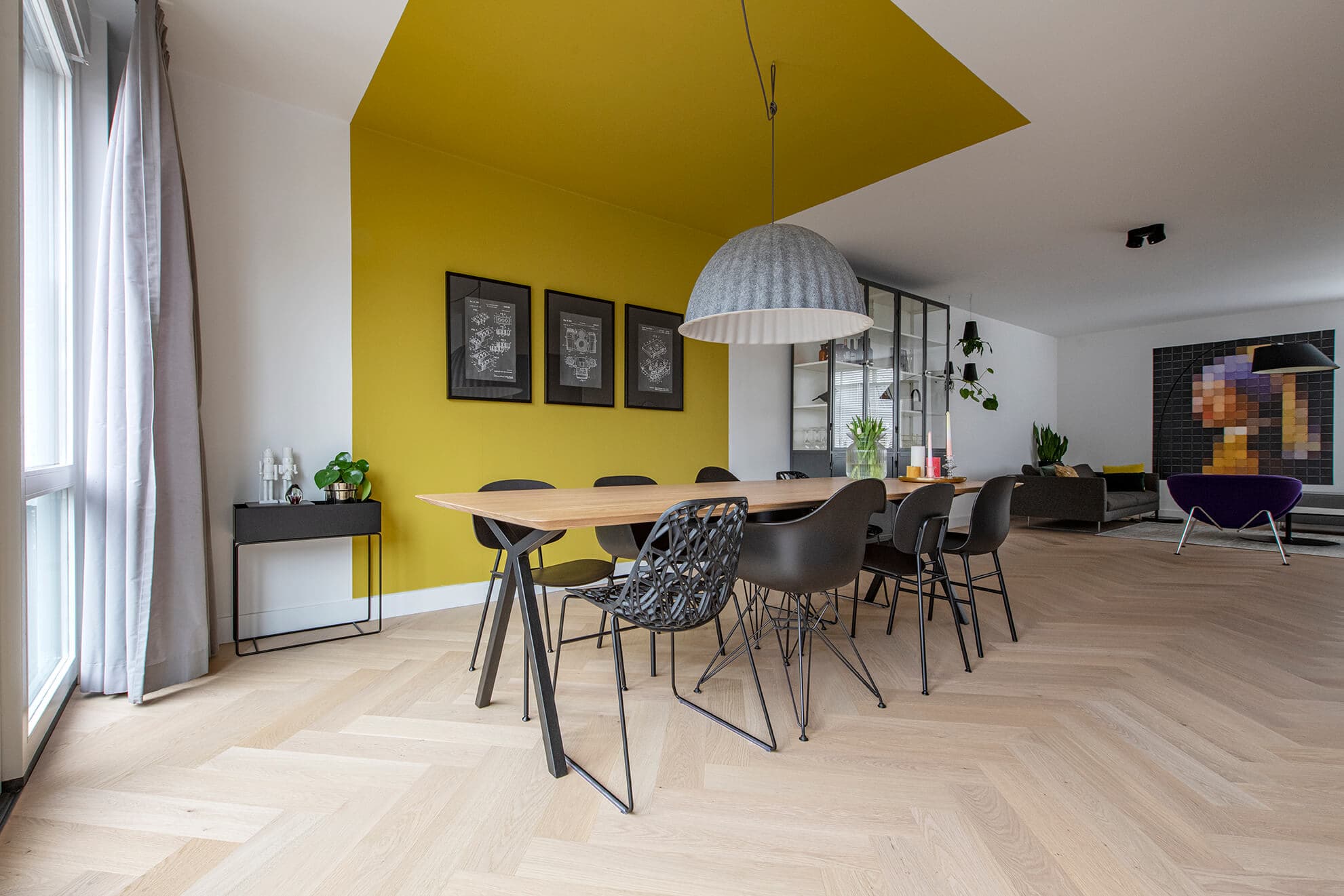 Bauwerk Crema Visgraat in minimalistisch interieur